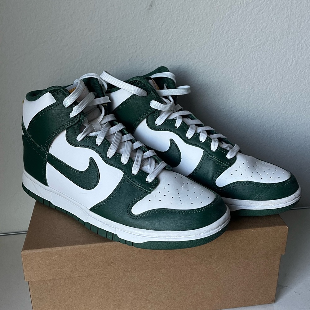 Nike Australia Dunks Women’s Forest Green and White High-Tops